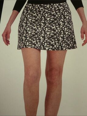 Black & White Floral Skort Windsor Terrace Tranquility by Colorado Clothing